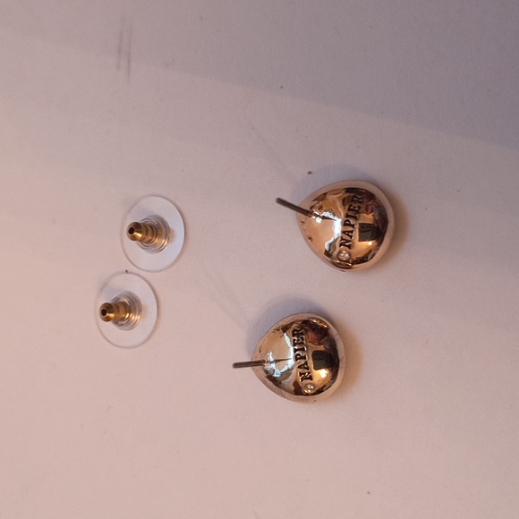 Napier tear-drop-shaped faceted faux-ruby red pierced earrings - Picture 2 of 3